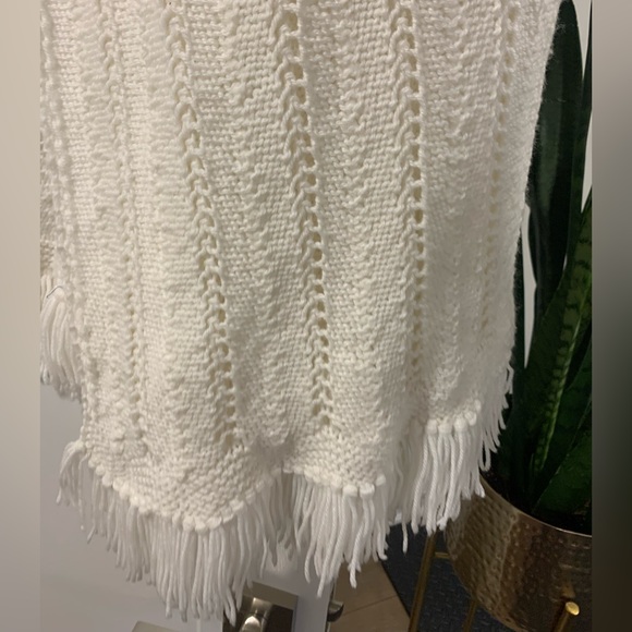 Beautiful soft white boho Afghan - Picture 4 of 6